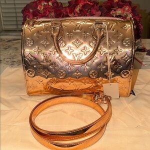 🔥🔥🔥NIB LOUIS VUITTON  Speedy Bandouliere 25 
2025 Ski Collection - Miroir Copper